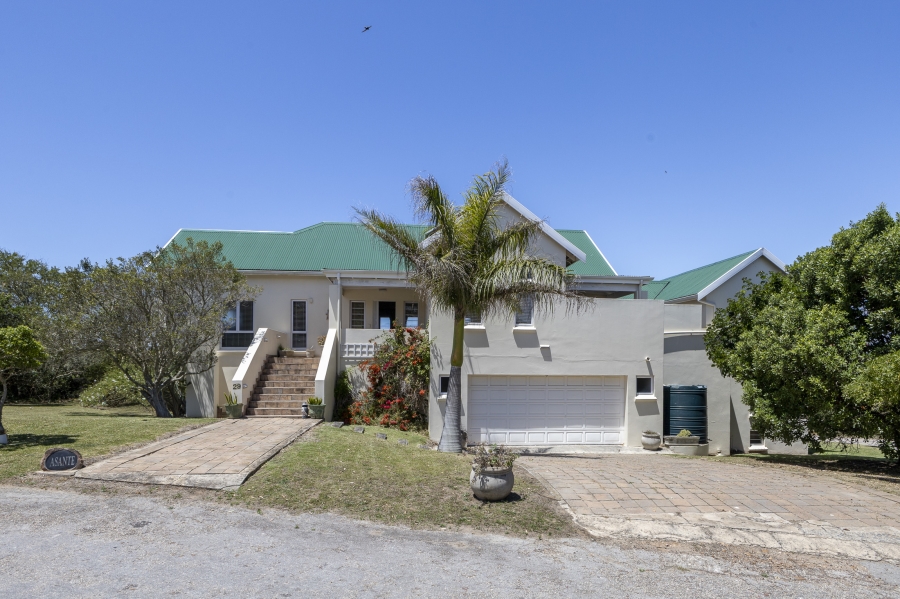 5 Bedroom Property for Sale in Kleinemonde Eastern Cape